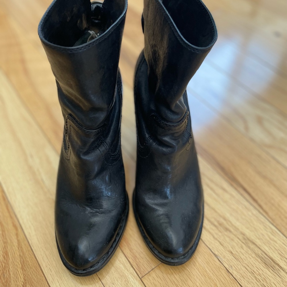 Frye Black Lara Short Slouch Boots 8M